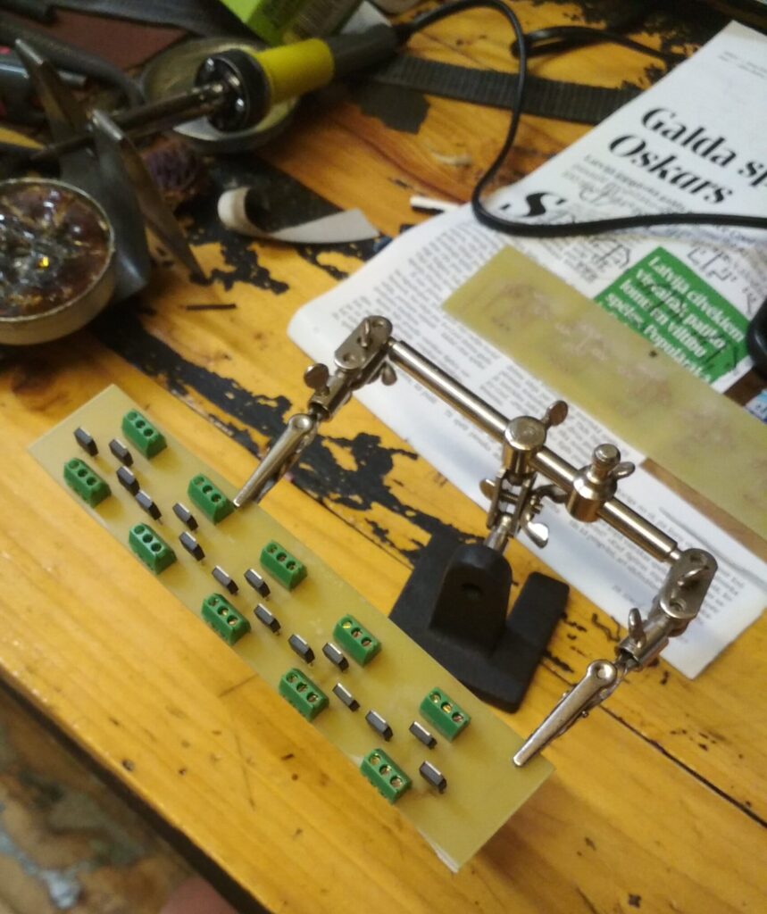 Detaļu ievietošana, kodināšana