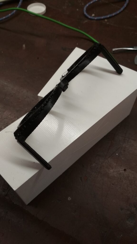 Pielāgotu briļļu prototips