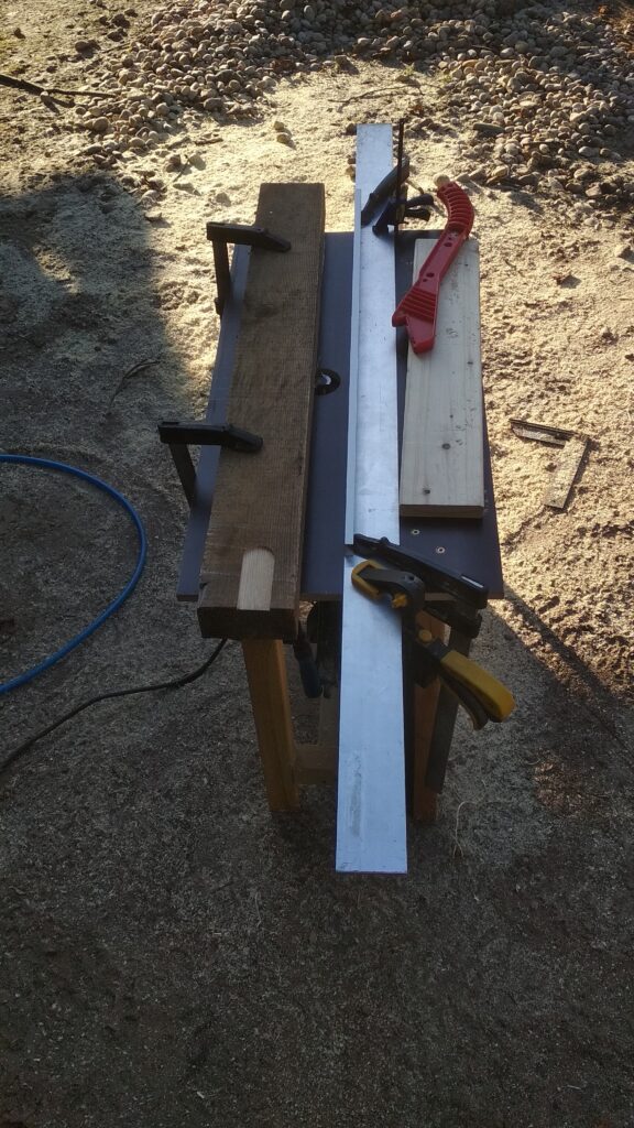 Frēzes galds gropju frēzēšanai