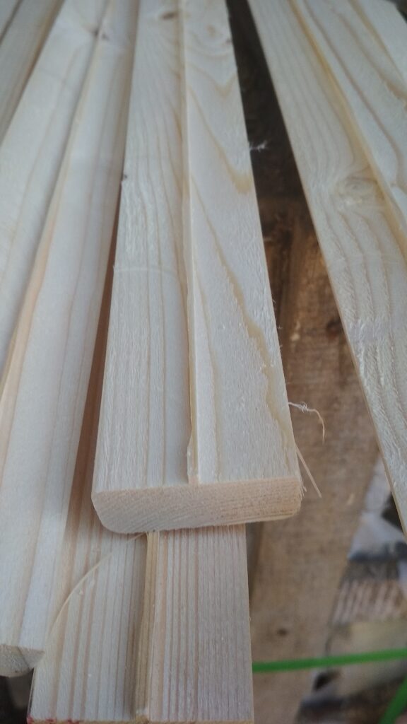 Izfrēzētās gropes saplākšna iesēdināšanai