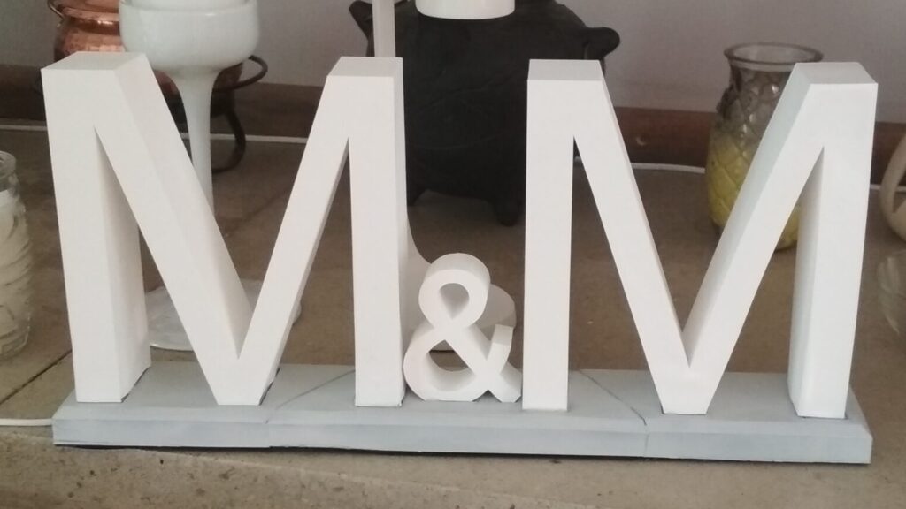 Izgaismoti burti - kāzu dāvana