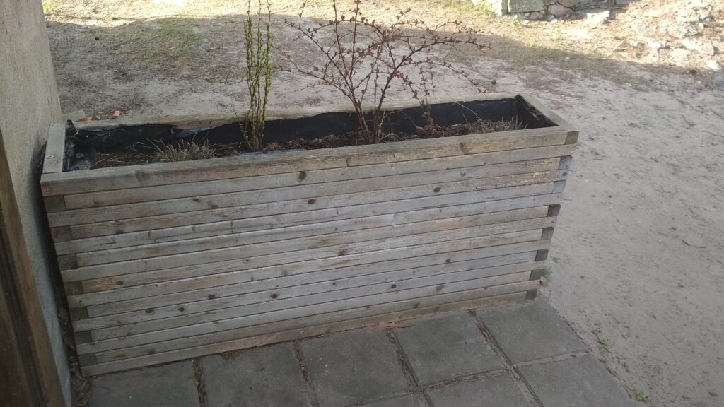 Puķu kastes veidotas no 45x45mm brusām