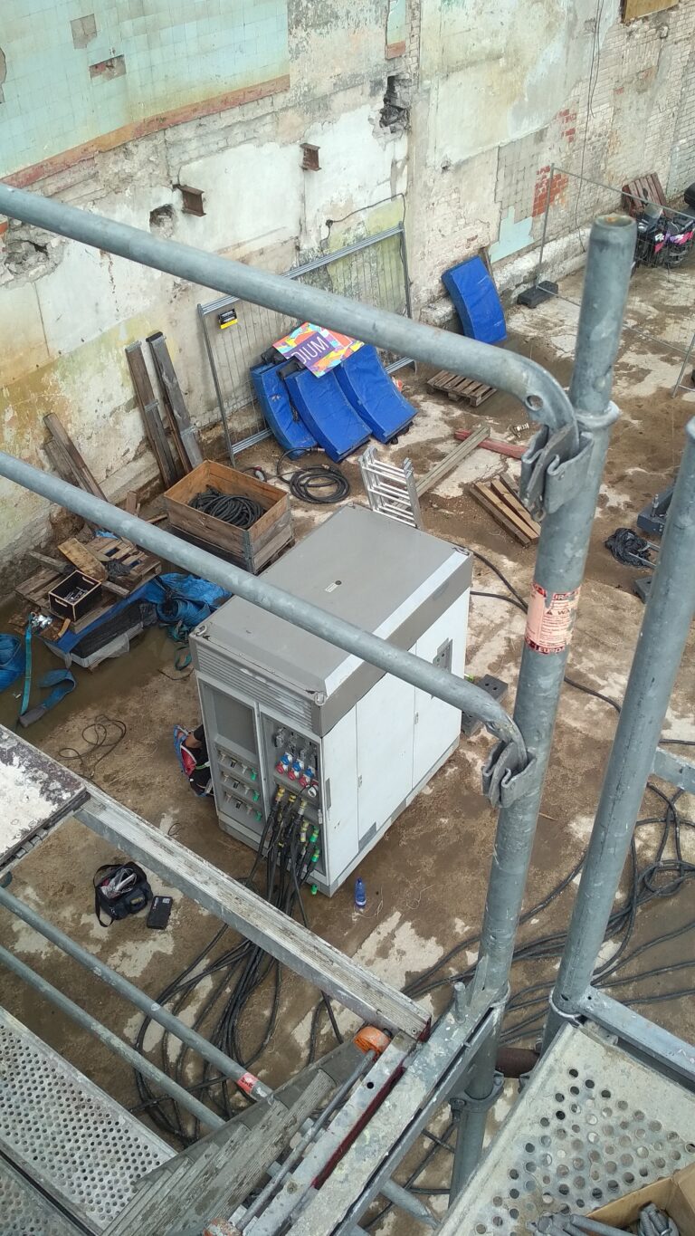 Pieslēgta vadības sadalne