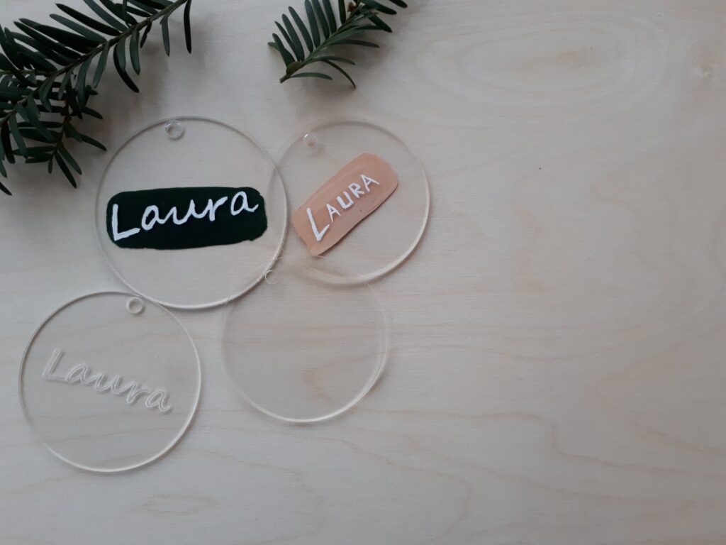 Ziemassvētku rotājums - teksts dažādās versijās